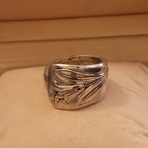 Beautiful Hand Tooled Size 11 Vintage Spoon Ring - Picture 5 of 6